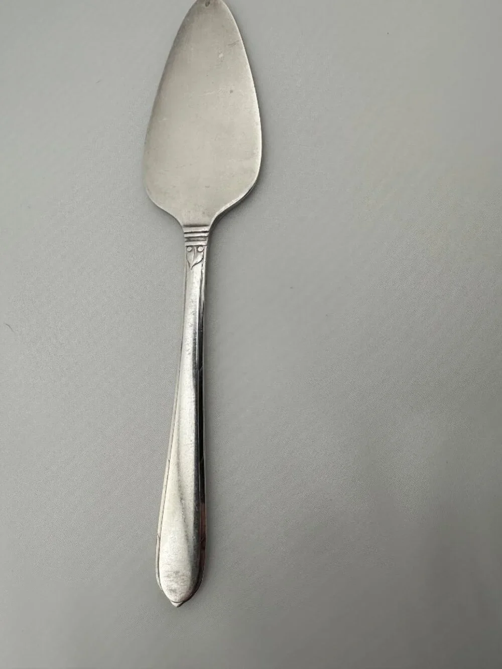 Solid Cheese Server Berkley Square (Silverplate, 1935) by Oneida Silver